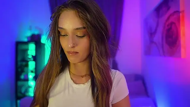 Clara Nia online show from November 1, 2025, 7:41 pm