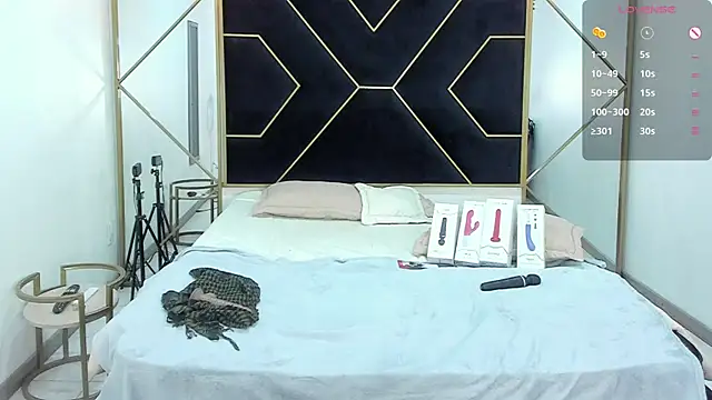 CamiilaReyes online show from February 26, 2025, 8:25 pm