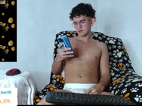 Snapshot of Bennie__1 chatting on December 4, 2025, 1:43 pm Bennie 1 online show from December 4, 2025, 1:43 pm