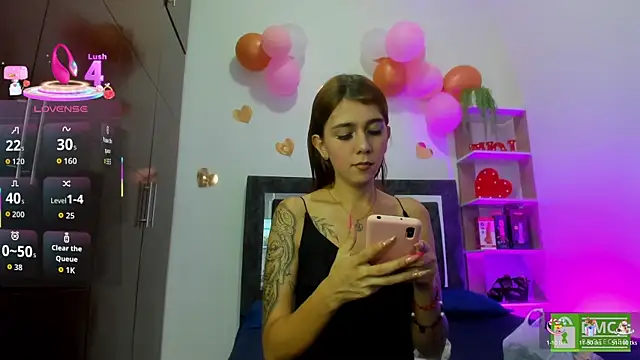 Snapshot of Nicol_TransGirl chatting on May 15, 2026, 4:43 am Nicol TransGirl online show from May 15, 2026, 4:43 am