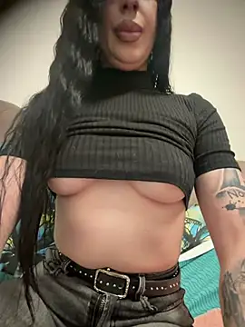Snapshot of Robexxmia chatting on May 7, 2026, 8:56 pm Robexxmia online show from May 7, 2026, 8:56 pm