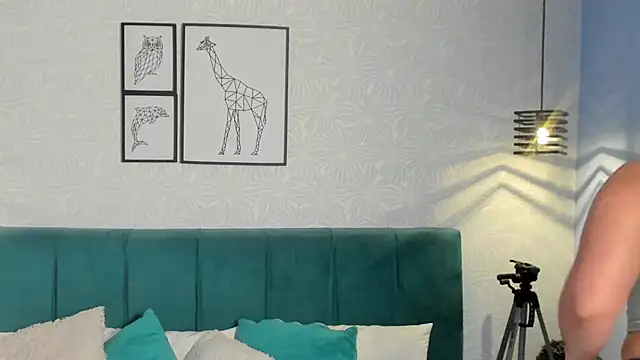 ninna curly online show from December 20, 2025, 5:10 am