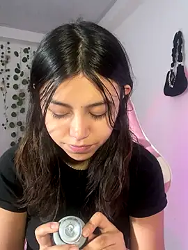 Snapshot of LiLy_kIndly chatting on December 17, 2025, 9:31 pm LiLy kIndly online show from December 17, 2025, 9:31 pm