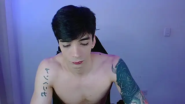 Snapshot of H3ll_B0I chatting on April 4, 2026, 4:52 am H3ll B0I online show from April 4, 2026, 4:52 am
