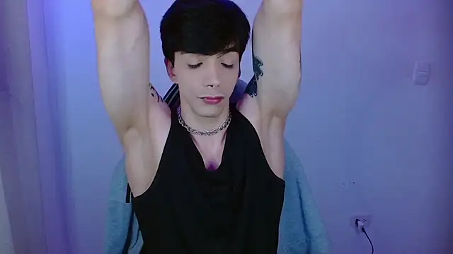 Snapshot of H3ll_B0I chatting on April 7, 2026, 10:55 pm H3ll B0I online show from April 7, 2026, 10:55 pm