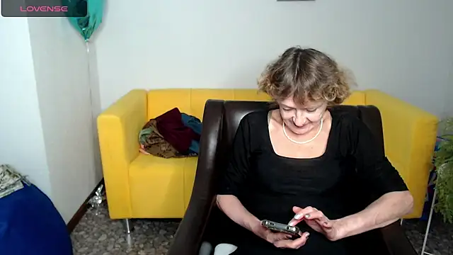 Snapshot of SexyGrandma_ chatting on March 1, 2025, 1:00 am SexyGrandma online show from March 1, 2025, 1:00 am