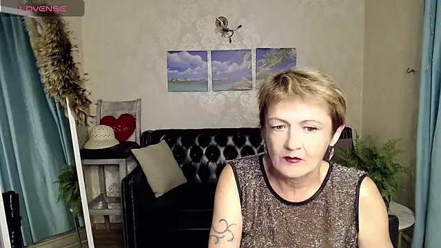 Snapshot of SexyGrandma_ chatting on October 3, 2025, 5:03 pm SexyGrandma online show from October 3, 2025, 5:03 pm