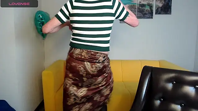 Snapshot of SexyGrandma_ chatting on March 16, 2025, 4:12 pm SexyGrandma online show from March 16, 2025, 4:12 pm