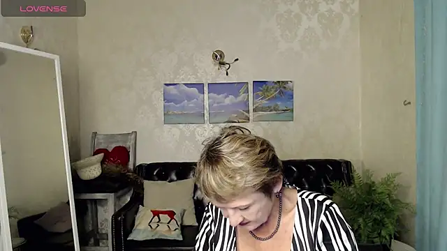 Snapshot of SexyGrandma_ chatting on October 16, 2025, 3:42 pm SexyGrandma online show from October 16, 2025, 3:42 pm