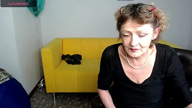Snapshot of SexyGrandma_ chatting on February 28, 2025, 9:44 pm SexyGrandma online show from February 28, 2025, 9:44 pm