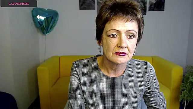 Snapshot of SexyGrandma_ chatting on March 22, 2025, 4:37 pm SexyGrandma online show from March 22, 2025, 4:37 pm