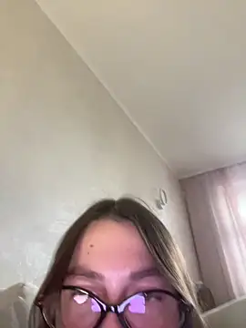 Snapshot of DearAlise chatting on October 31, 2025, 9:17 am DearAlise online show from October 31, 2025, 9:17 am