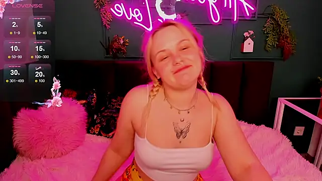 PamelaLloyd online show from March 14, 2025, 4:43 am