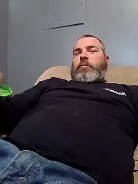 Snapshot of thickdaddy2982 chatting on March 10, 2025, 10:45 pm thickdaddy2982 online show from March 10, 2025, 10:45 pm