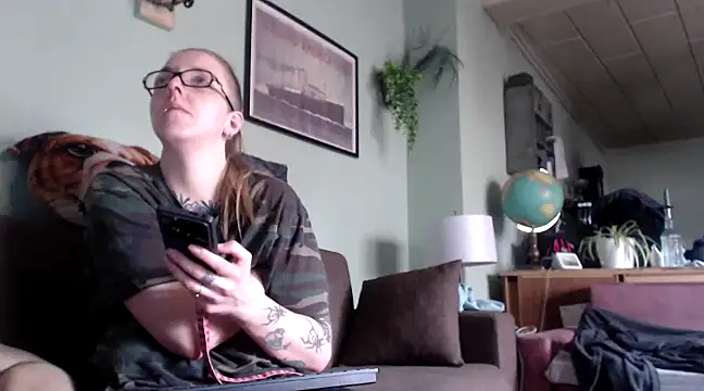 Snapshot of Astrid-Gilbert chatting on February 26, 2025, 12:05 pm Astrid-Gilbert online show from February 26, 2025, 12:05 pm