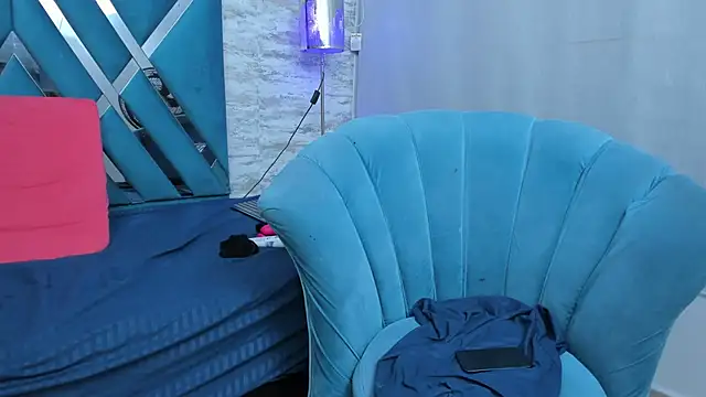 Snapshot of Emmagomez__ chatting on February 19, 2025, 12:03 am Emmagomez online show from February 19, 2025, 12:03 am