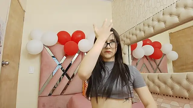 Snapshot of Emmagomez__ chatting on February 10, 2025, 6:13 pm Emmagomez online show from February 10, 2025, 6:13 pm