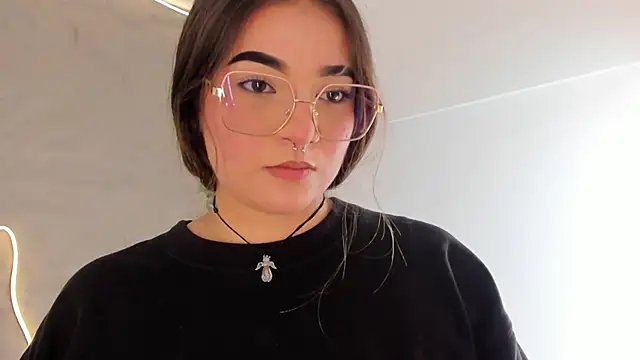 Shanntal  online show from February 25, 2026, 7:25 pm