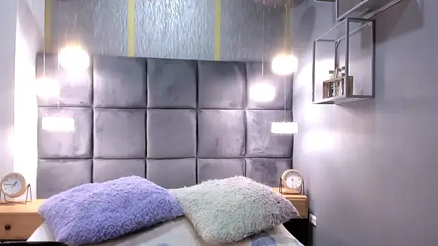 zoe taylorr1 online show from November 14, 2025, 12:14 am