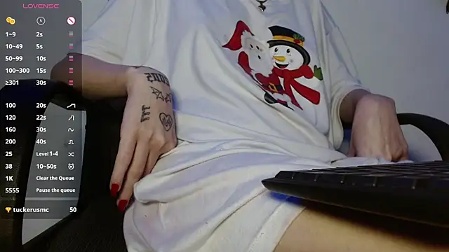 Luna-Naughty online show from January 18, 2026, 6:33 pm