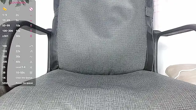 Snapshot of Luna-Naughty chatting on October 17, 2025, 5:59 pm Luna-Naughty online show from October 17, 2025, 5:59 pm