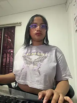 Snapshot of my_cam chatting on February 17, 2025, 7:44 pm my cam online show from February 17, 2025, 7:44 pm