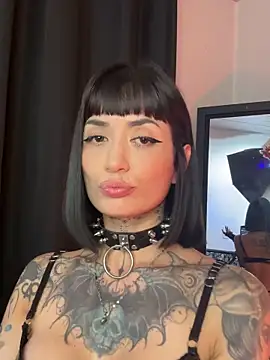 Snapshot of IsisRaichuu_ chatting on September 19, 2025, 8:57 pm IsisRaichuu  online show from September 19, 2025, 8:57 pm