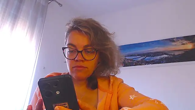 Snapshot of Ju-Hot chatting on October 14, 2025, 3:01 pm Ju-Hot online show from October 14, 2025, 3:01 pm