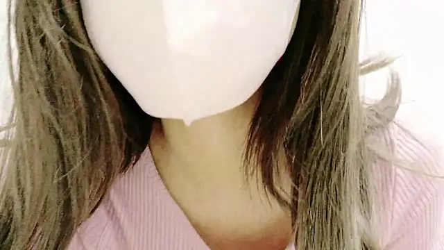 Snapshot of Tsukasa-xo chatting on February 9, 2026, 9:13 pm Tsukasa-xo online show from February 9, 2026, 9:13 pm