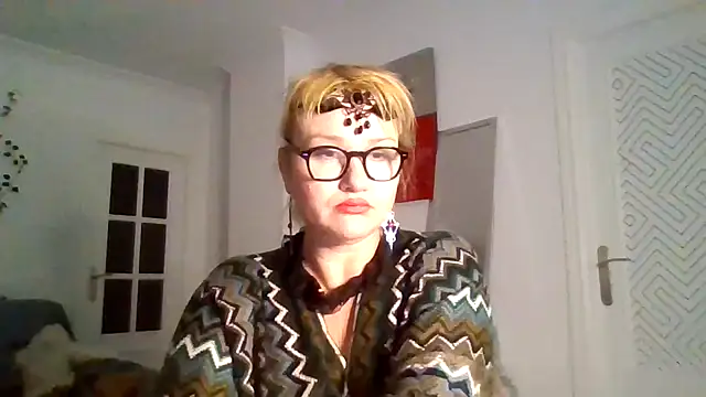 Snapshot of Luzia-Sal chatting on March 12, 2025, 6:32 pm Luzia-Sal online show from March 12, 2025, 6:32 pm