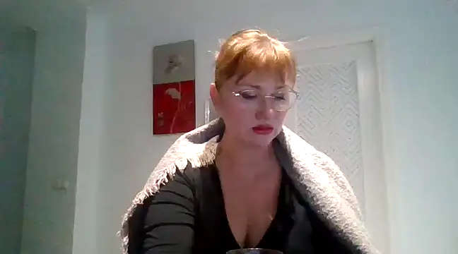 Snapshot of Luzia-Sal chatting on February 9, 2025, 8:43 am Luzia-Sal online show from February 9, 2025, 8:43 am