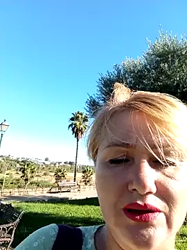 Snapshot of Luzia-Sal chatting on September 14, 2025, 8:37 am Luzia-Sal online show from September 14, 2025, 8:37 am