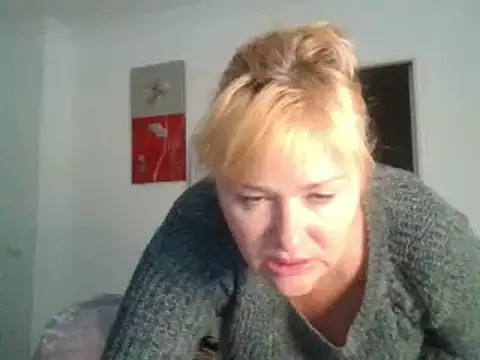 Snapshot of Luzia-Sal chatting on February 16, 2025, 11:49 am Luzia-Sal online show from February 16, 2025, 11:49 am