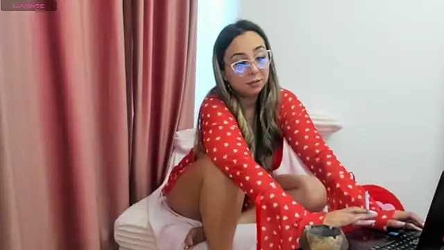 LadyLyanna online show from June 17, 2026, 11:53 am