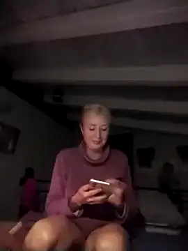 Snapshot of divinaerotica chatting on November 6, 2025, 6:34 pm divinaerotica online show from November 6, 2025, 6:34 pm