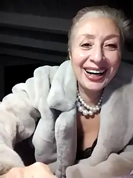 divinaerotica online show from January 7, 2026, 4:12 pm