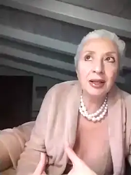 Snapshot of divinaerotica chatting on March 21, 2025, 5:34 pm divinaerotica online show from March 21, 2025, 5:34 pm