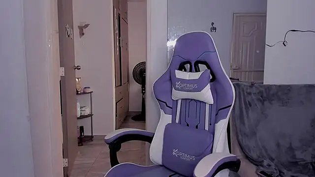 Tatiana250 online show from November 19, 2025, 6:52 pm