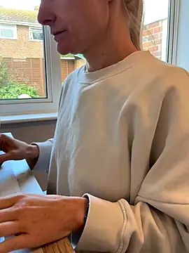 Snapshot of Phoebe_Lily chatting on October 15, 2025, 8:44 am Phoebe Lily online show from October 15, 2025, 8:44 am