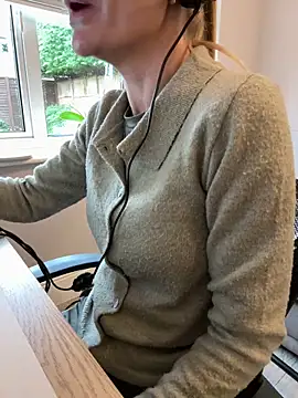 Snapshot of Phoebe_Lily chatting on October 29, 2025, 10:14 am Phoebe Lily online show from October 29, 2025, 10:14 am