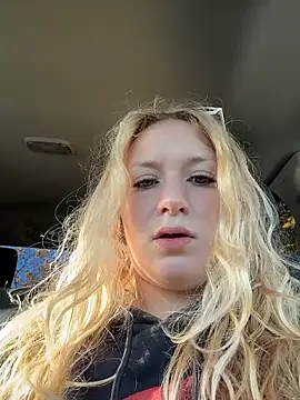 Snapshot of kcmo1010 chatting on October 29, 2025, 5:01 pm kcmo1010 online show from October 29, 2025, 5:01 pm