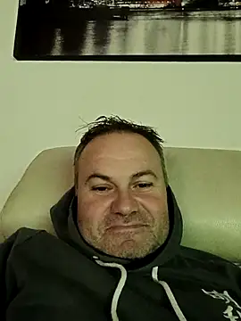 Snapshot of Pourleplasirs chatting on November 6, 2025, 9:30 pm Pourleplasirs online show from November 6, 2025, 9:30 pm