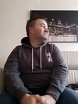 Snapshot of Pourleplasirs chatting on February 21, 2025, 12:38 pm Pourleplasirs online show from February 21, 2025, 12:38 pm