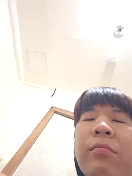 Tyyyggjju online show from November 4, 2025, 11:36 am