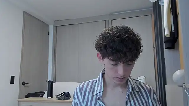 miketwink online show from September 17, 2025, 9:39 pm