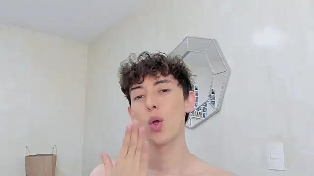 miketwink online show from December 17, 2025, 2:05 am