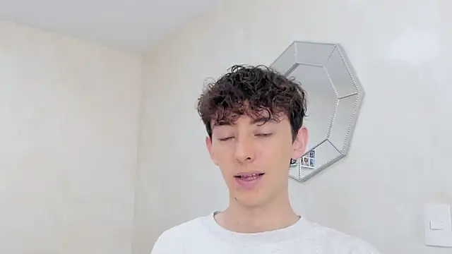 miketwink online show from December 15, 2025, 9:53 pm