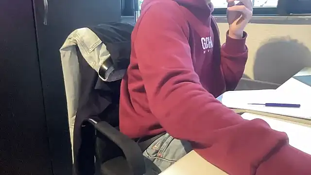 Snapshot of bullyboyy chatting on January 12, 2026, 8:43 am bullyboyy online show from January 12, 2026, 8:43 am