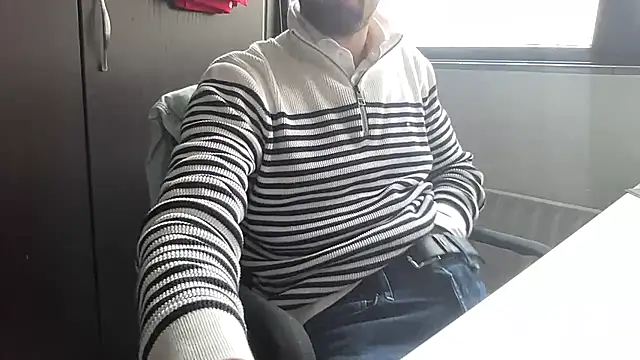 Snapshot of bullyboyy chatting on January 16, 2026, 12:20 pm bullyboyy online show from January 16, 2026, 12:20 pm