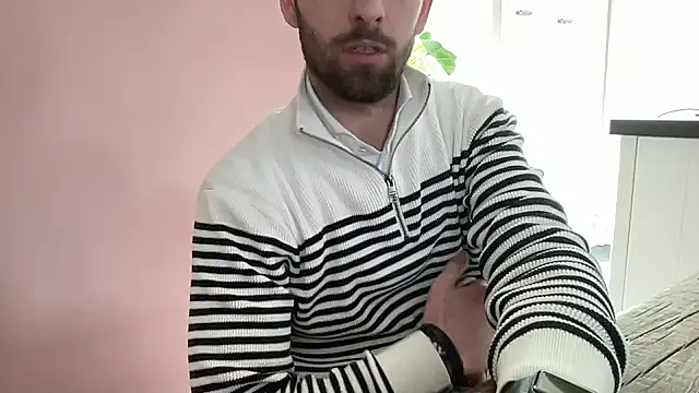 Snapshot of bullyboyy chatting on April 3, 2026, 12:22 pm bullyboyy online show from April 3, 2026, 12:22 pm